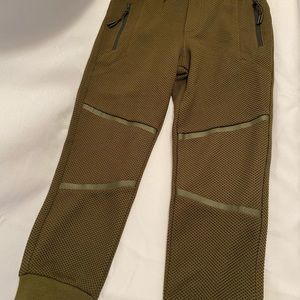 Zyia Boy’s Green Texture Joggers Pants NWT Size 6/7